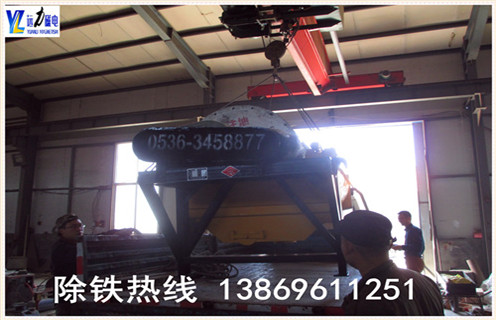 2.榴莲视频成人污磁电专业生产各种设备   榴莲视频黄色网站,湿式磁选机,赤铁矿磁选机,褐铁矿磁选机,镜铁矿磁选机,锰矿磁选机等.拥有精良的加工设备,雄厚的科研力量,先进的工艺编排和现代化的管理,是磁选机设备定点生产企业.榴莲视频成人污为客户提供优质的售前技术服务,认真介绍各种设备的技术特点.要求及用途,为客户提供详尽的设备配置和合理的报价,在保证质量的前提下尽量降低客户的投资成本.我厂有各类小型磁选机试验设备,可为用户免费做选矿试验.