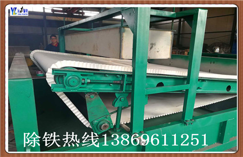 CT榴莲视频黄色网站 强榴莲去黄视频 磁选机 干选磁选滚筒6018,好用的永磁筒式磁选机,榴莲视频成人污生产的永磁筒式磁选机适用于冶金矿山,矿山加工等企事业单位和个人用户,用于选择磁性矿物微粒,或者去除非磁性矿物混合磁性矿物. 　　1.永磁体筒式磁选机的表面磁场强度远高于普通永磁体磁选机的表面磁场强度.易于操作,管理和维护,并且在各种磁选机中使用时具有明显的节能和省电性能.永磁筒式磁选机的磁筒可以配备三种槽,即半逆流槽(CTB),下游槽  (CTS)和逆流槽(CTN),以满足不同的分选要求.